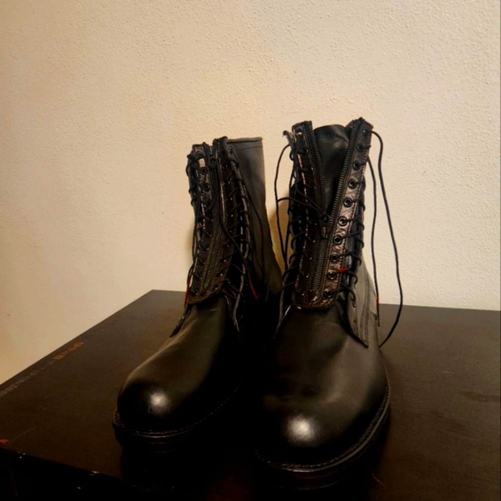 New with box U.S.A. AIR force boots. Great for bikers